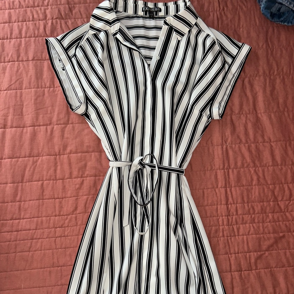 Express dress with waist tie. Size S. Never worn before!